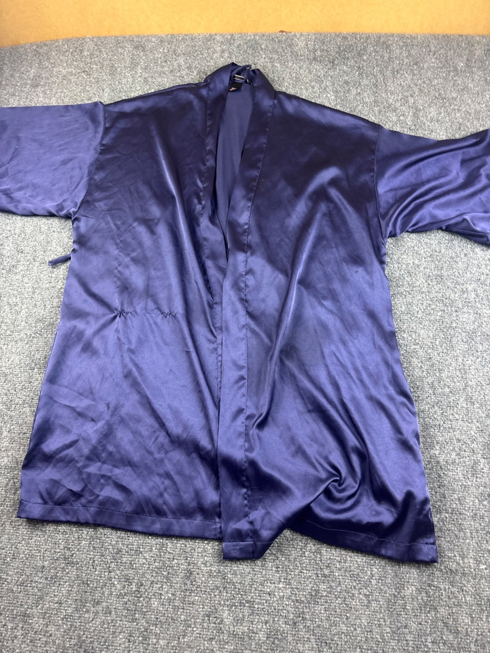 VICTORIA’S SECRET Women’s Purple Satin Like Short Robe Tie Closure size: M/L - Picture 2 of 9